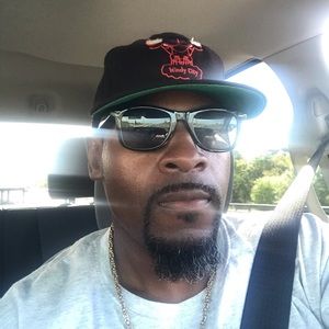 Meet your Posher, Llawrence